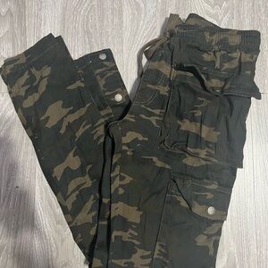 Fashion Nova Men Camo Cargo Joggers – Size M